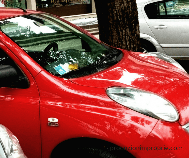 Della Micra e delle macchine da cucire economiche.