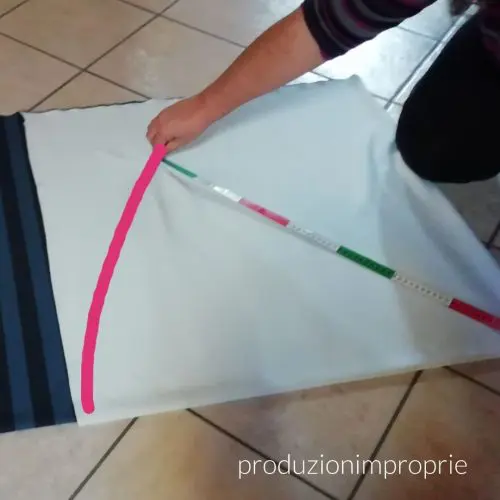 fare un compasso con il metro e il gesso