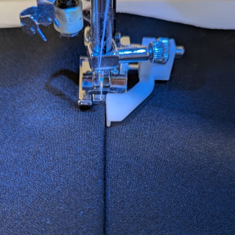 EMagTech Set Di 2 Piedini Per Macchina Da Cucire Con Aghi Gemelli (2,3,4mm) Per Brother, Janome, Singer - 3