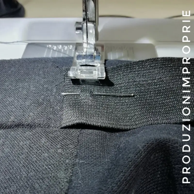 applicare l'elastico al cinturino