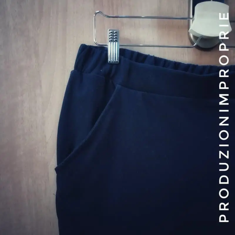 pantaloni con elastico in vita solo dietro