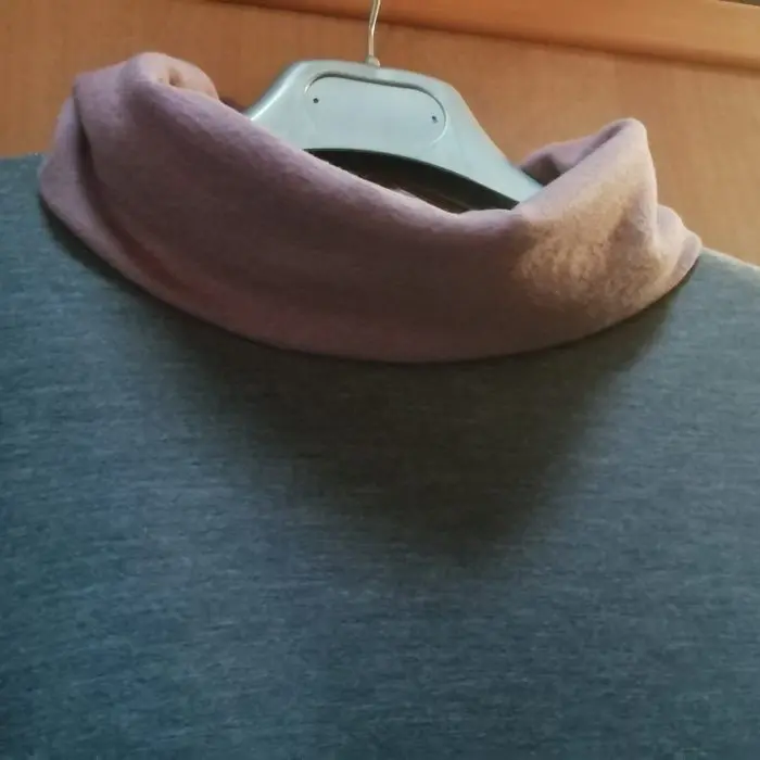 Il disagio, l'indecisione e il flatlock (poi ti spiego) Maglione collo alto doubleface con punto piatto o flatlockvari dettagli