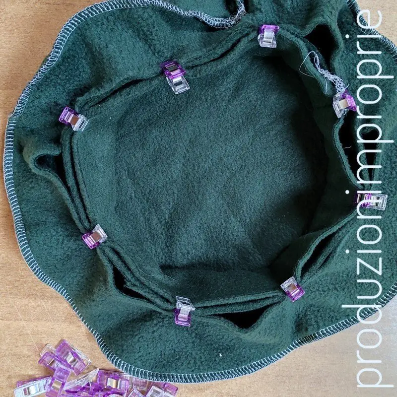 unire fascetta e cappello