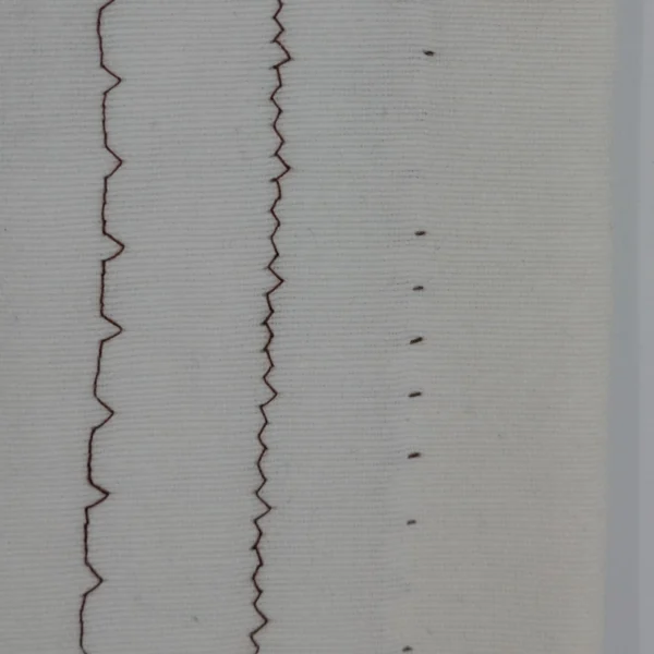 Tabella dei punti della macchina da cucire: guida impropria ai punti elastici e di cucitura orlo cieco con la macchina da cucire